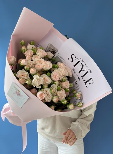 Моно букет с кустовой розой  от интернет-магазина цветов в 