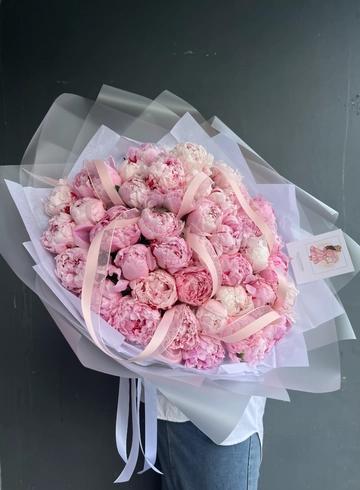 Букет из 41 ароматного пиона от интернет-магазина цветов в 