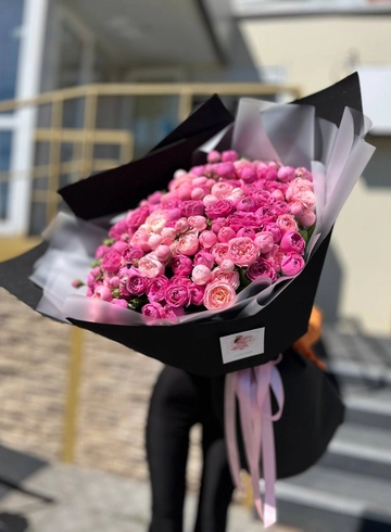 Букет гигант из микса кустовых роз  от интернет-магазина цветов в 