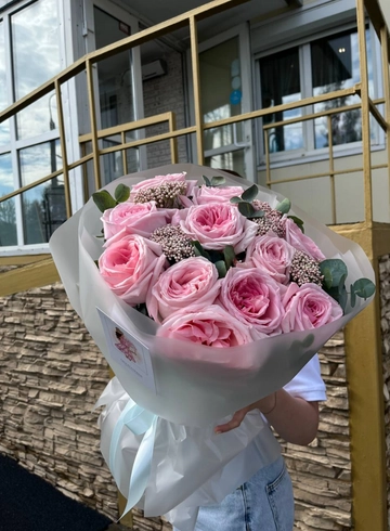 Ароматные пионовидные розы Pink Ohara в воздушном букете  от интернет-магазина цветов в 