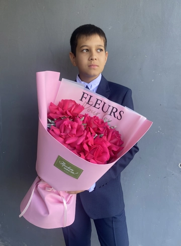 Монобукет из малиновых ажурных роз от интернет-магазина цветов в 