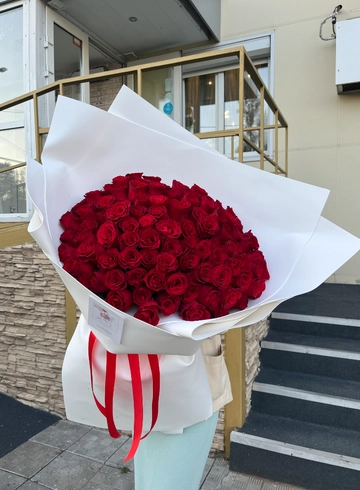 Букет из 101 кенийское розы от интернет-магазина цветов в 