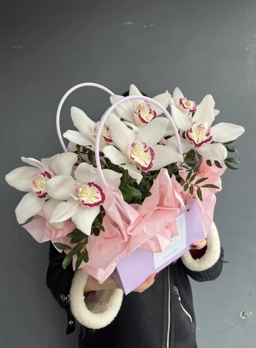 Композиция из белых орхидей от интернет-магазина цветов в 