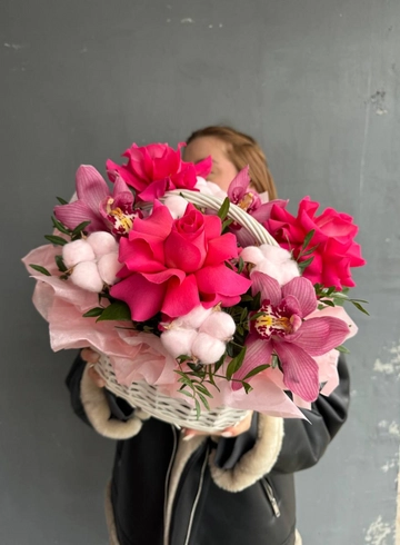 Композиция в корзинке с орхидеями от интернет-магазина цветов в 