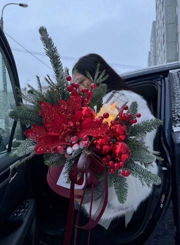 Композиция в красных тонах со свечей от интернет-магазина цветов в 