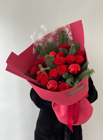 Букет из роз, нобилиса и корицы от интернет-магазина цветов в 