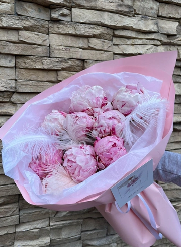 Букет из нежных пионов от интернет-магазина цветов в 