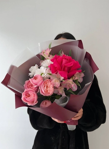 Букет из роз, альстромерий и кустовой хризантемы от интернет-магазина цветов в 
