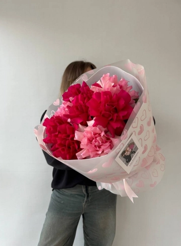 Монобукет из малиновых и нежно-розовых роз от интернет-магазина цветов в 