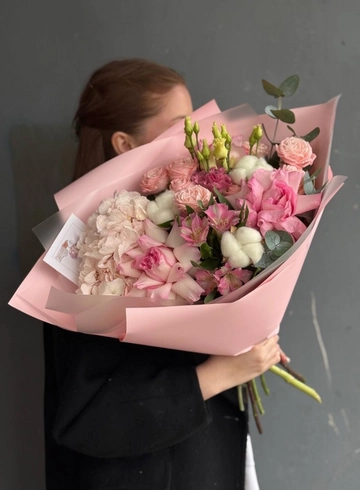 Сборный букет с ажурными розами, эустомой, гортензией от интернет-магазина цветов в 