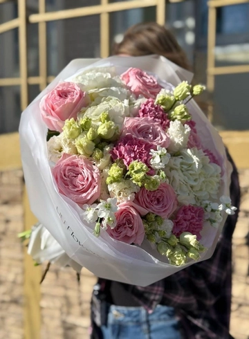 Букет с пионовидными розами и гортензией от интернет-магазина цветов в 