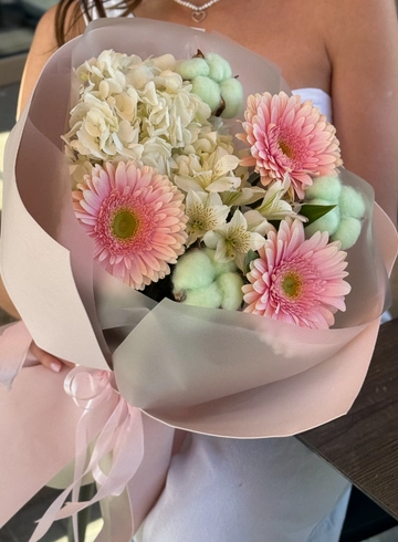 Сборный букет из гортензий, альстромерий и гербер от интернет-магазина цветов в 