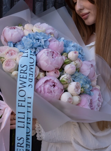 Букет из гортензий и пионов от интернет-магазина цветов в 