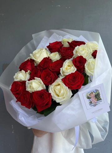 Букет из шикарных роз от интернет-магазина цветов в 