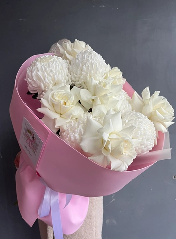 Белоснежный букет с розами от интернет-магазина цветов в 