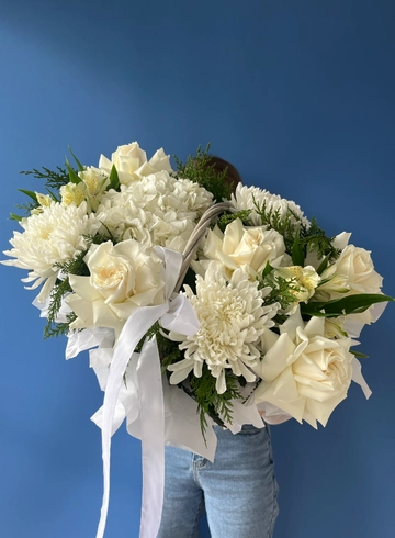 Композиция с гортензией «Чудесный день» от интернет-магазина цветов в 