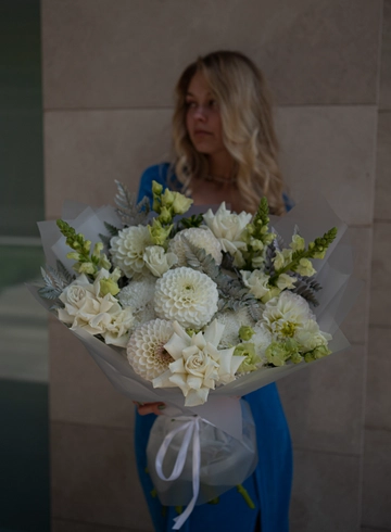 Букет с георгинами &laquo;Летний день&raquo; от интернет-магазина цветов в 