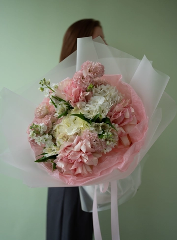 Сборный букет с гортензией «Сахарная вата» от интернет-магазина цветов в 