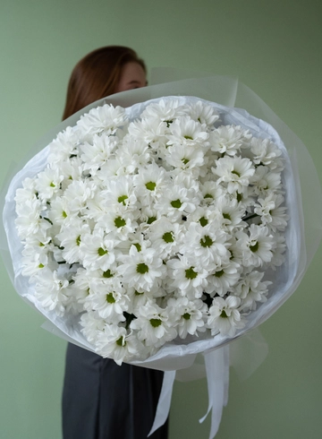 Монобукет из хризантем &laquo;Белый шар&raquo; от интернет-магазина цветов в 