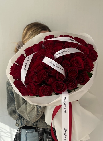 Букет из красных роз «Чувства» от интернет-магазина цветов в 