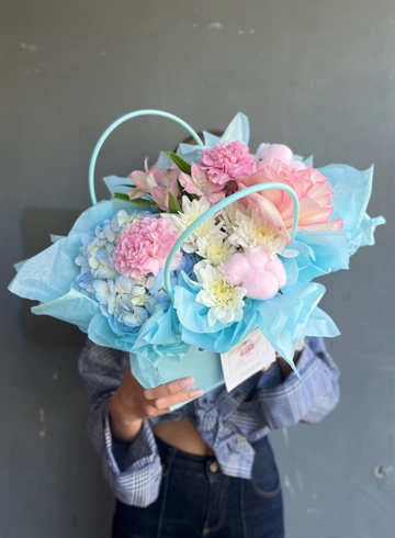 Композиция в сумочке «Нежные моменты» от интернет-магазина цветов в 