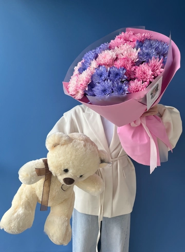 Комбо из букета хризантем и белого мишки от интернет-магазина цветов в 