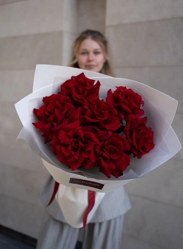 Ажурные розы «Красный бархат» от интернет-магазина цветов в 