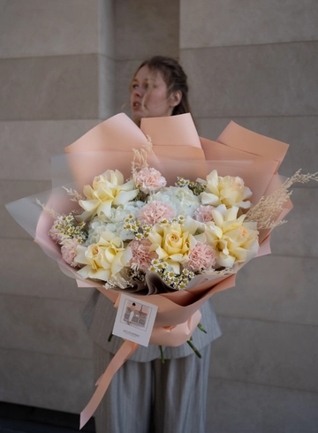 Сборный букет «Цветочный рай» от интернет-магазина цветов в 