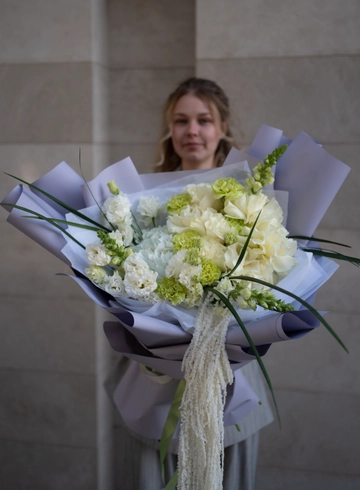 Авторский букет «Симфония лепестков» от интернет-магазина цветов в 