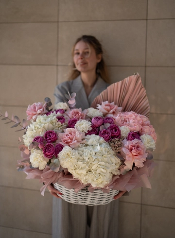 Композиция в корзине «Симфония цвета» от интернет-магазина цветов в 