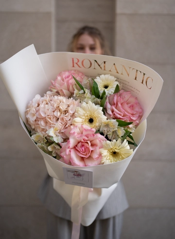 Сборный букет с герберой «Романтика» от интернет-магазина цветов в 