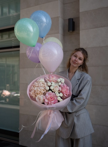 Комбо из букета «Мелодия» и шаров от интернет-магазина цветов в 