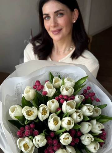 Букет из 25 тюльпанов &laquo;Идеал&raquo; от интернет-магазина цветов в 