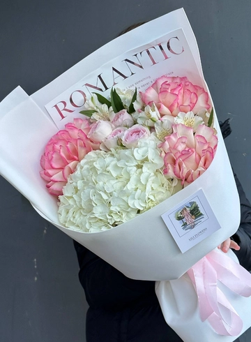 Сборный букет с гортензией «Облако нежности» от интернет-магазина цветов в 