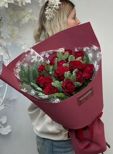 Букет из красных роз и нобилиса &laquo;Зимняя страсть&raquo; от интернет-магазина цветов в 
