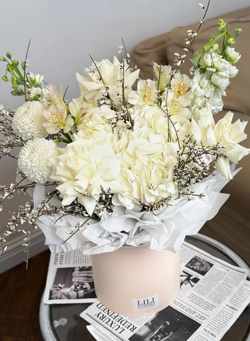 Композиция в коробке &laquo;Пушистое облако&raquo; от интернет-магазина цветов в 