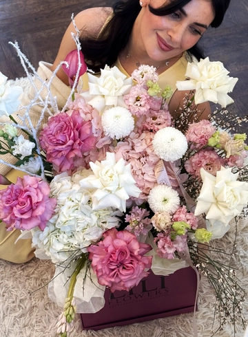 Композиция в коробке &laquo;Нежность весны&raquo; от интернет-магазина цветов в 