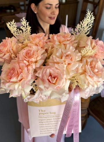 Нежные розы в сумочке &laquo;Лепестки любви&raquo; от интернет-магазина цветов в 