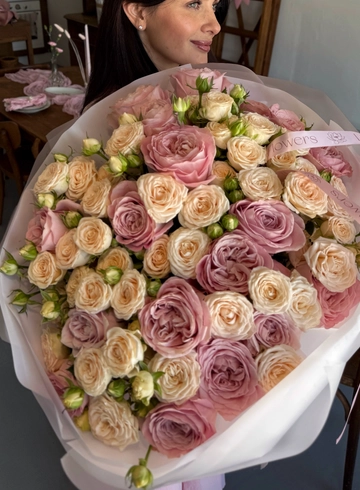 Микс кустовых и пионовидных роз &laquo;Гармония нежности&raquo; от интернет-магазина цветов в 