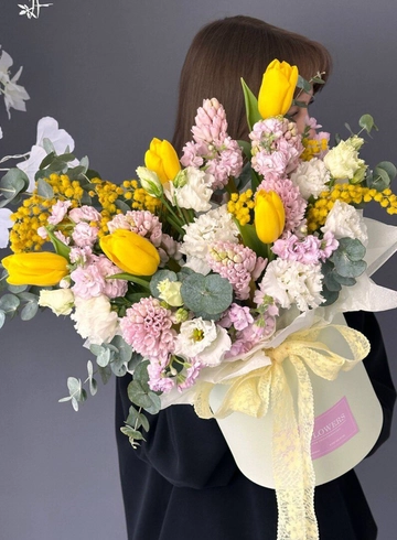 Композиция в шляпной коробке &laquo;Весенняя Нежность&raquo; от интернет-магазина цветов в 