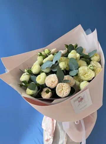 Букет из кустовых пионовидных роз &laquo;Солнечные лучи&raquo; от интернет-магазина цветов в 