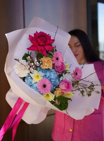 Сборный букет &laquo;Изысканная палитра&raquo; от интернет-магазина цветов в 