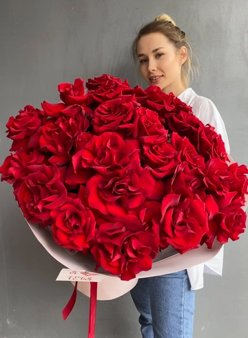 Букет из красных роз &laquo;Изобилие&raquo; от интернет-магазина цветов в 