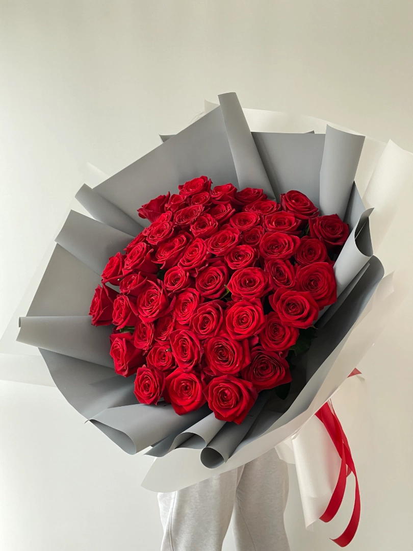 Букет красных роз &laquo;Интрига&raquo; от интернет-магазина цветов в 