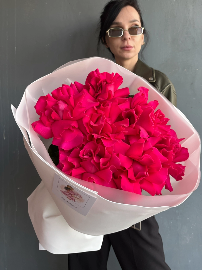 Букет малиновых роз «Искра» от интернет-магазина цветов в 