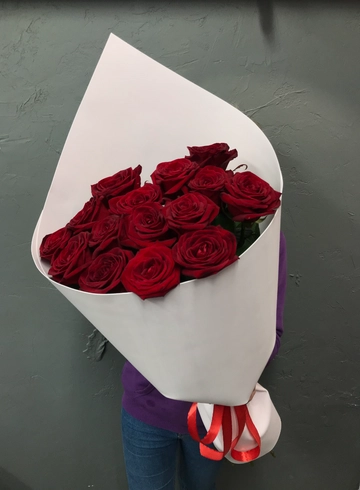 Букет из красных роз &laquo;Грань&raquo; от интернет-магазина цветов в 