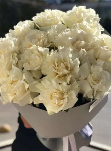 Букет белых роз &laquo;Бриз&raquo; от интернет-магазина цветов в 