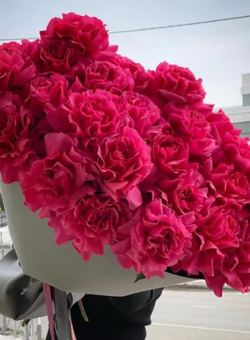 Букет из малиновых роз &laquo;Рассвет&raquo; от интернет-магазина цветов в 