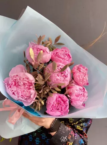 Монобукет из пионов &laquo;Первая любовь&raquo; от интернет-магазина цветов в 