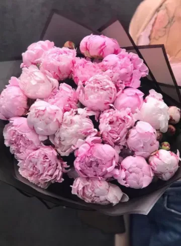 Монобукет из пионов &laquo;Грани реальности&raquo; от интернет-магазина цветов в 